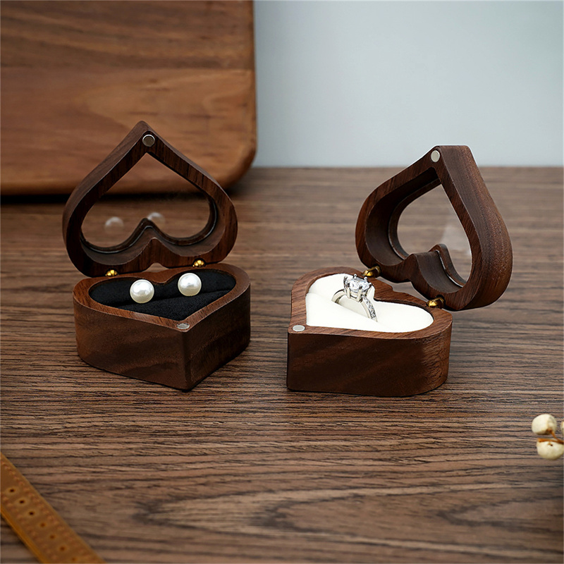 صندوق خاتم من خشب الجوز على شك - مراجعة Wood Ring Blank وسعره
